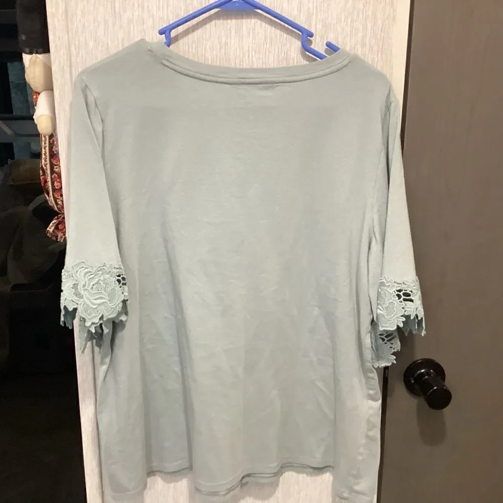 NWOT.  Simply Vera Vera Want Short Sleeve Lace Cuffed Tee in Robin’s Egg Blue
